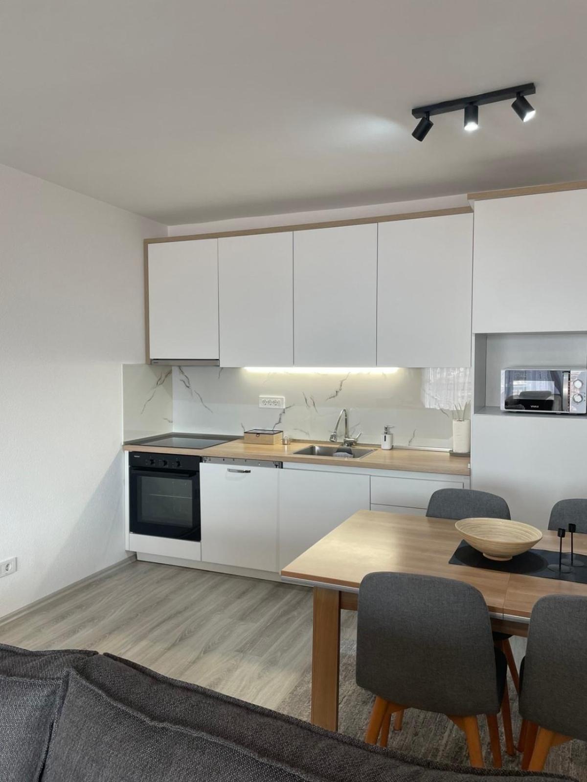 Apartment Prizreni-Free Private Parking Zewnętrze zdjęcie